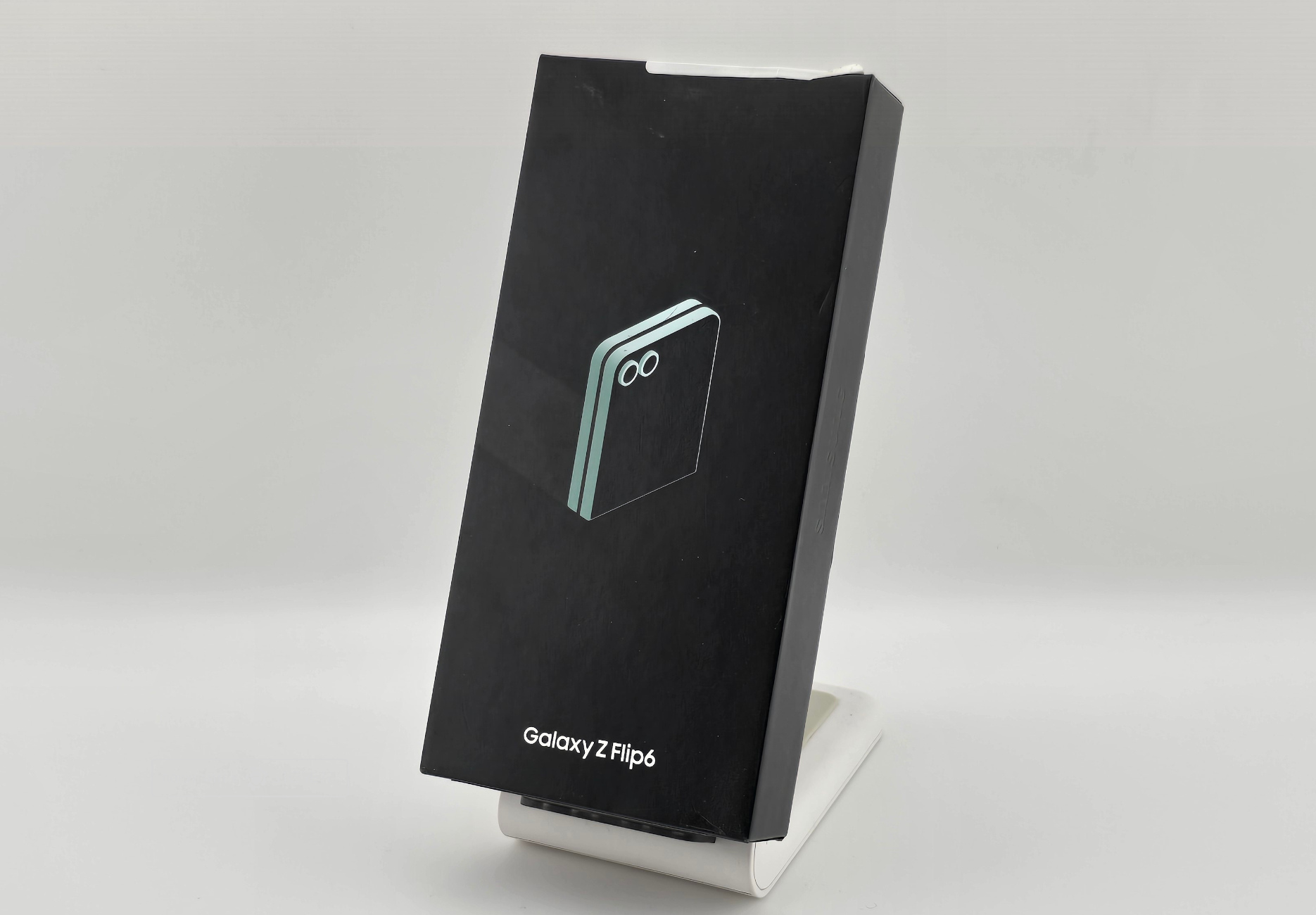 Телефон Samsung Galaxy Z Flip6 12/256Gb (Зеленый) (Уценка)